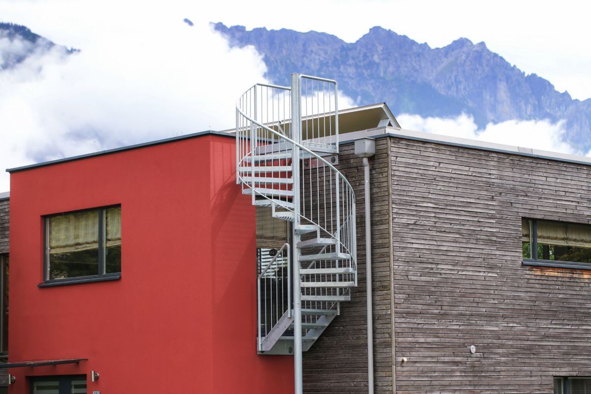 Feuertreppe aus Metall, draussen