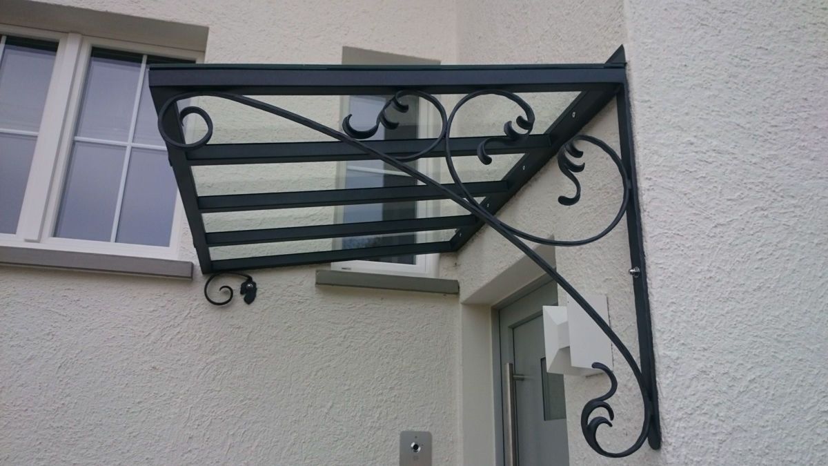 Vordach aus Schmiedeeisen