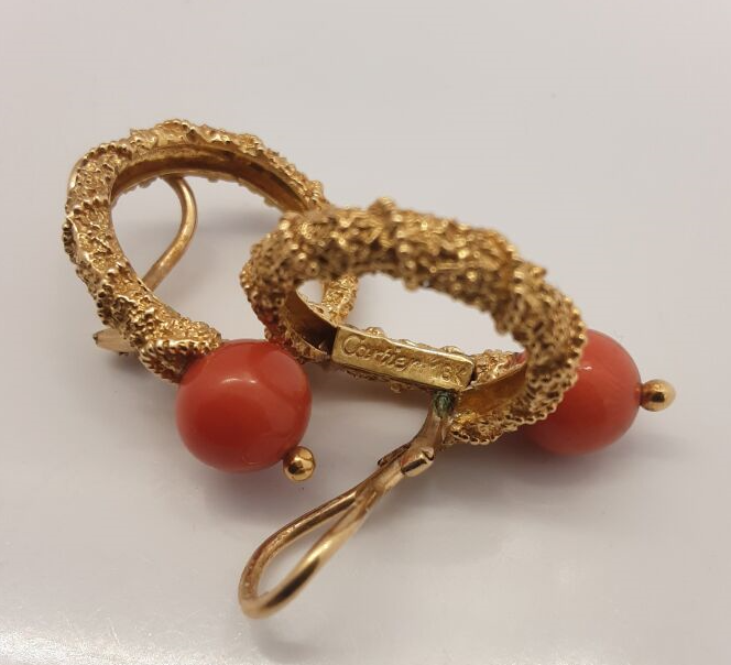 Boucles d'oreilles en or avec corail