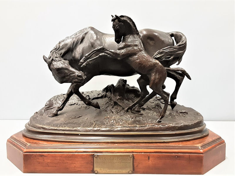 Jument et son poulain en bronze