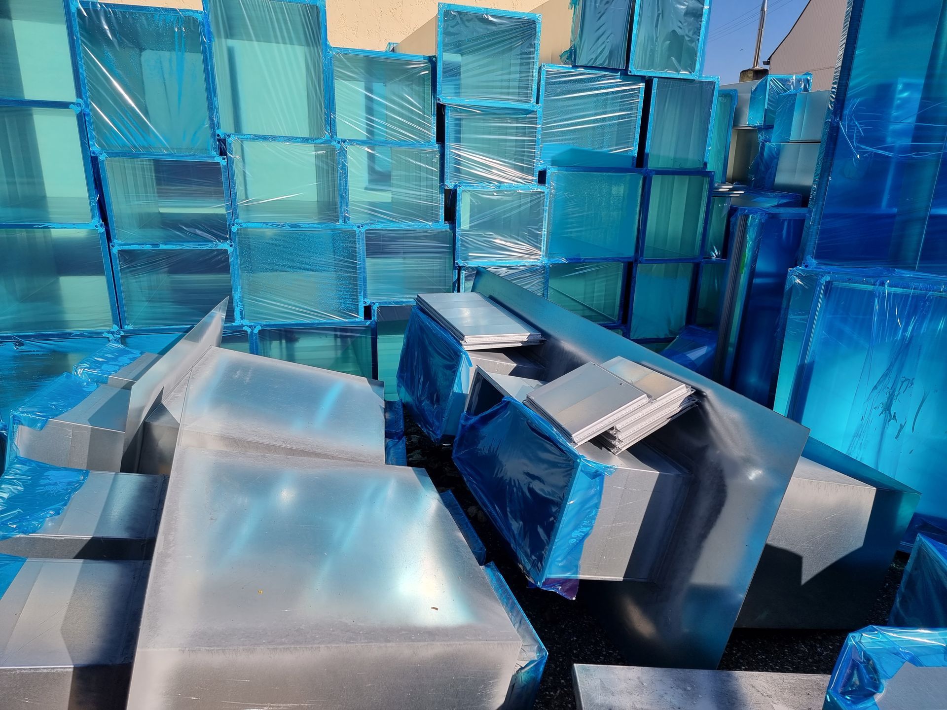 Folierte Einzelteile von Lüftungskanälen