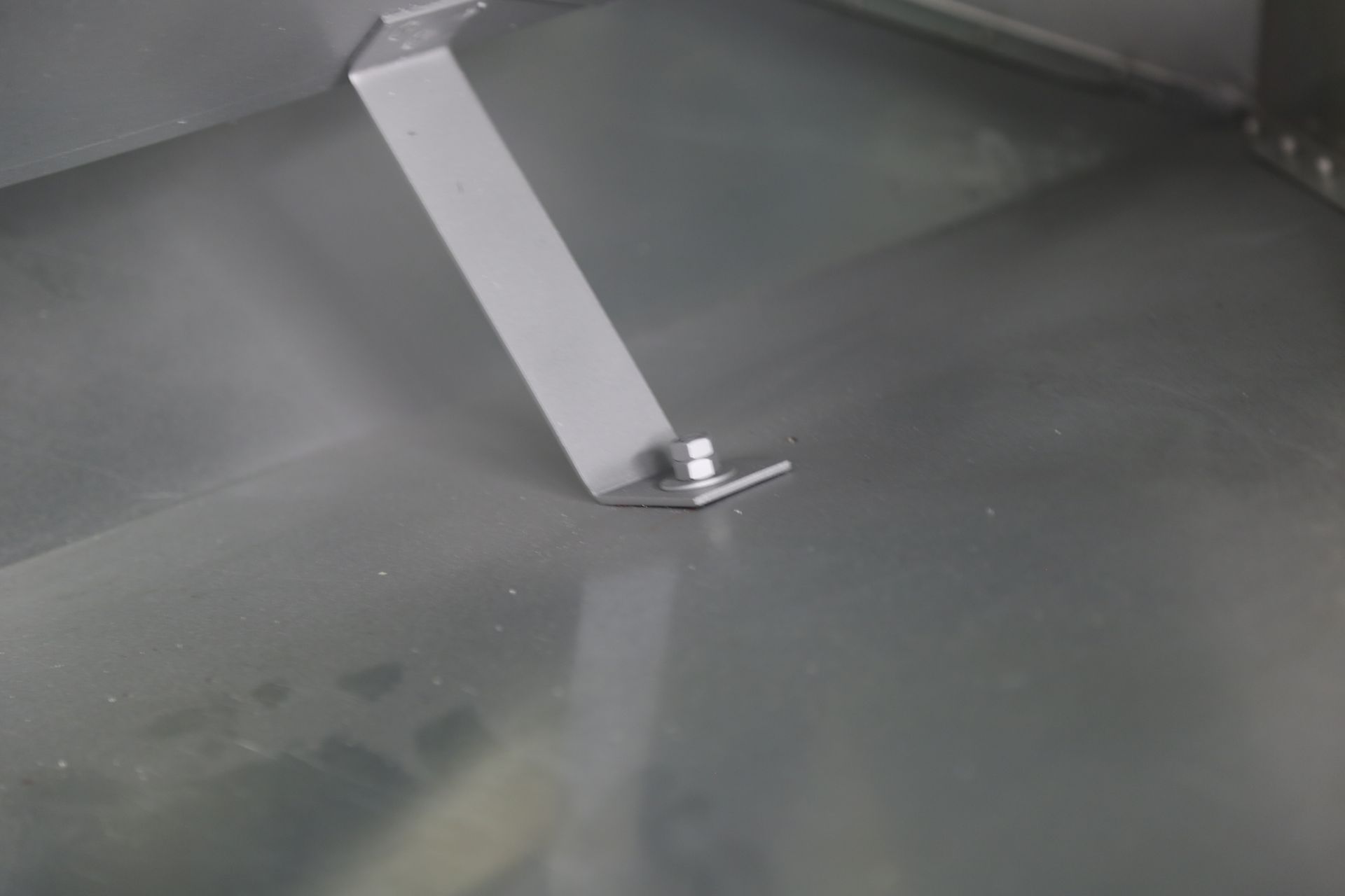 Nahaufnahme einer Verbindung einer Deflektorhaube