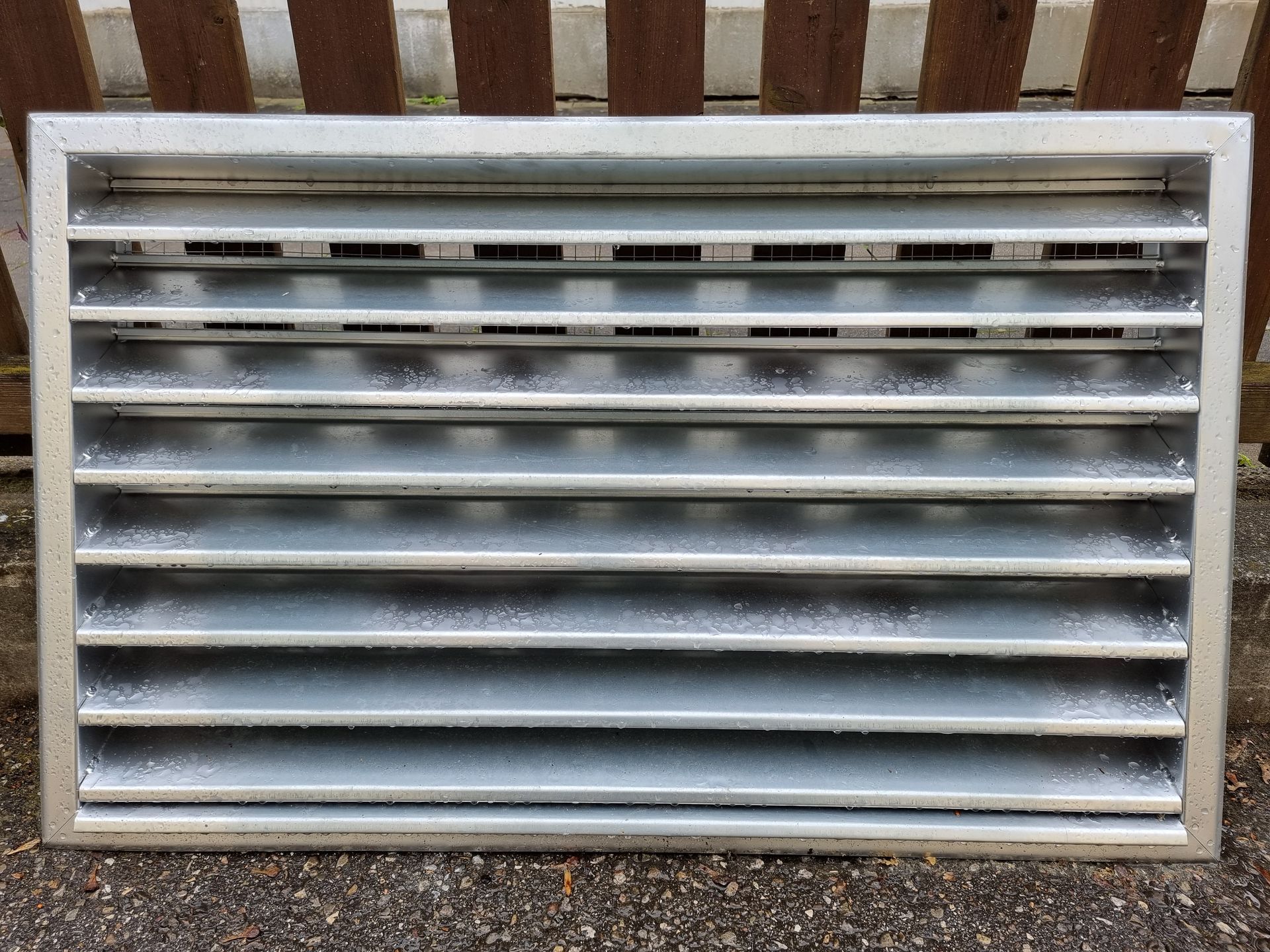 Wetterschutzgitter, fertig