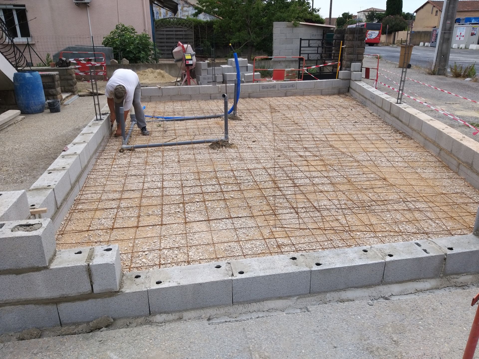 Préparation d'une dalle avec ajout de structures métal pour une meilleure adhérence