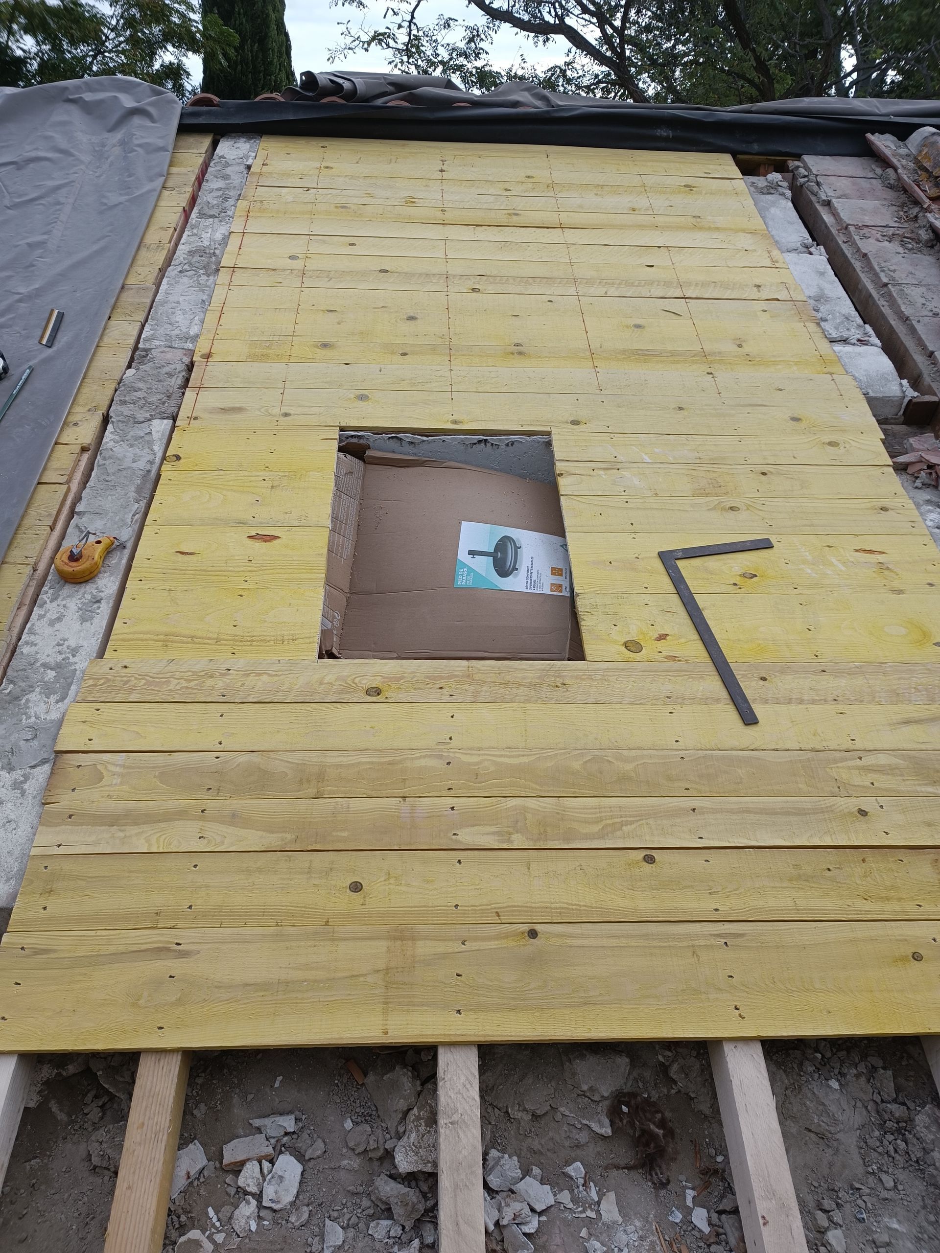 Pendant rénovation de toit et pose de chevretes