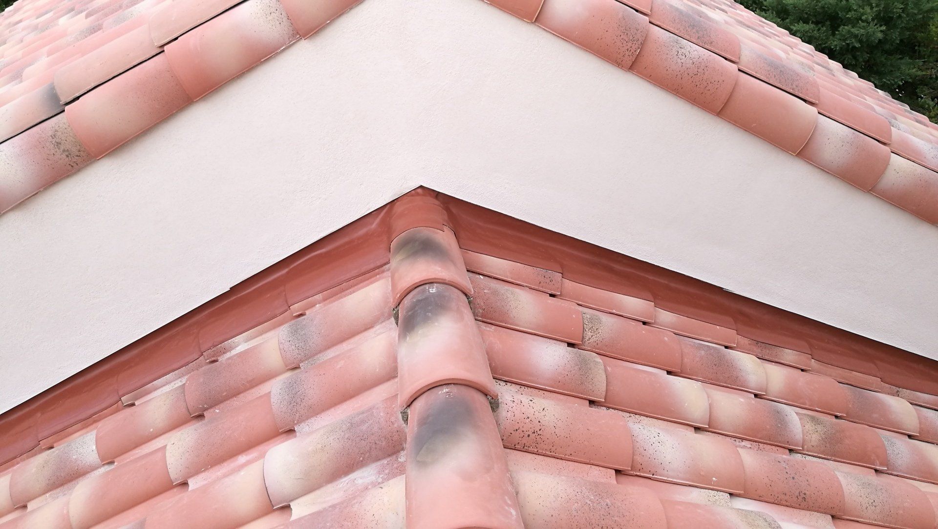 Zinguerie étanchéité le long d'un mur