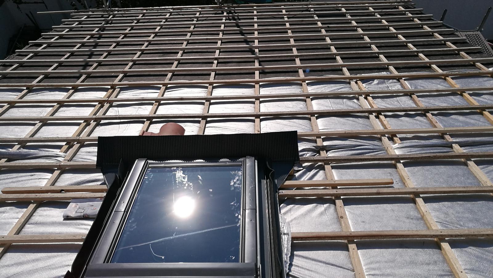 Rénovation de la couverture avec pose de fenêtre de toit