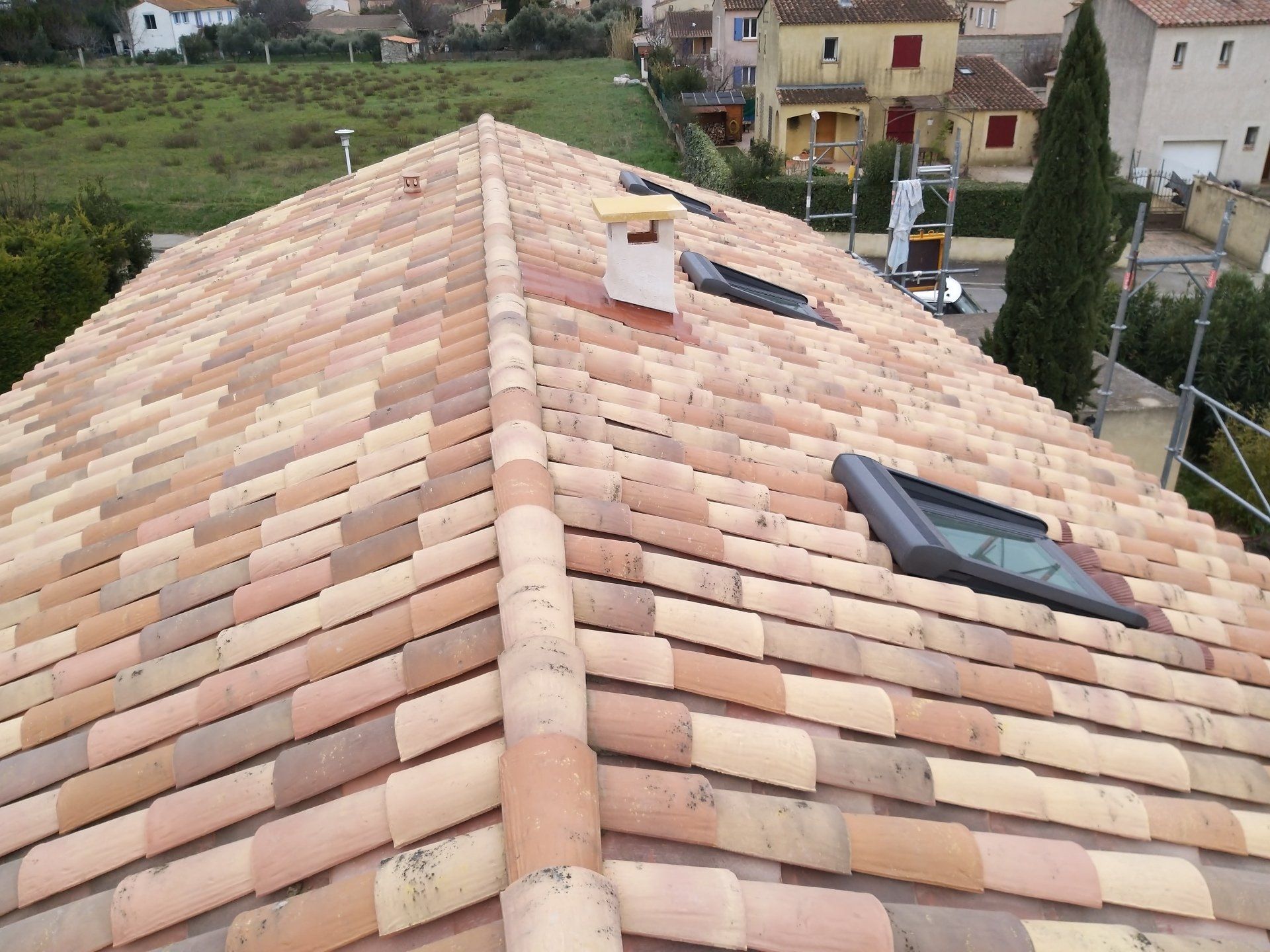 Toit avec pose de plusieurs fenêtre de toit