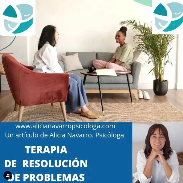 Terapeuta y paciente conversan en una consulta; cartel azul “Terapia de resolución de problemas”.