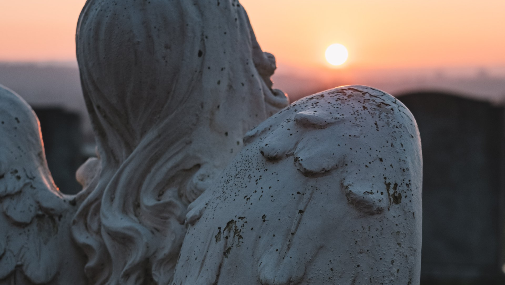 Statuette d'ange en pierre