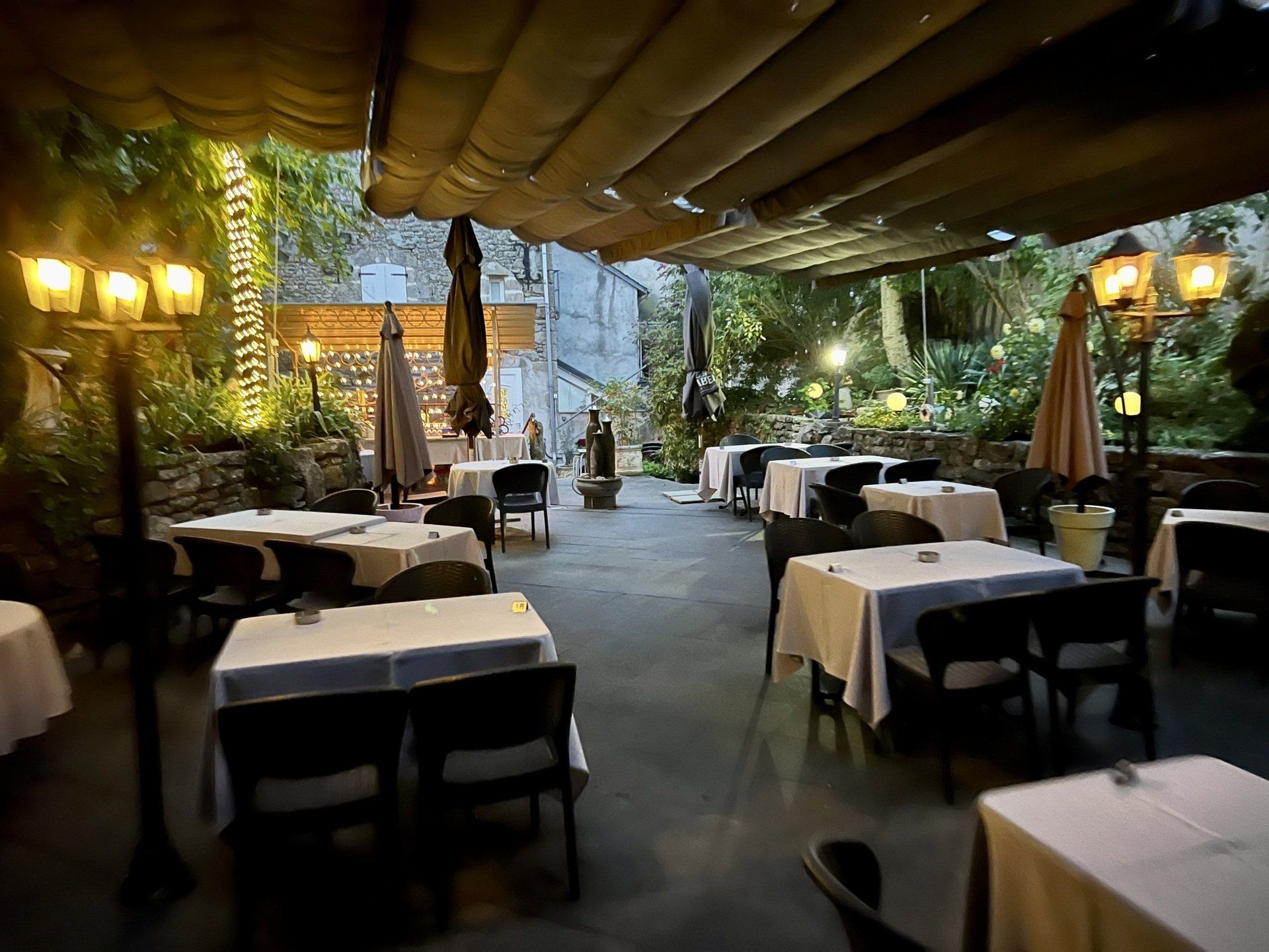 Tables d'extérieur - Nuit