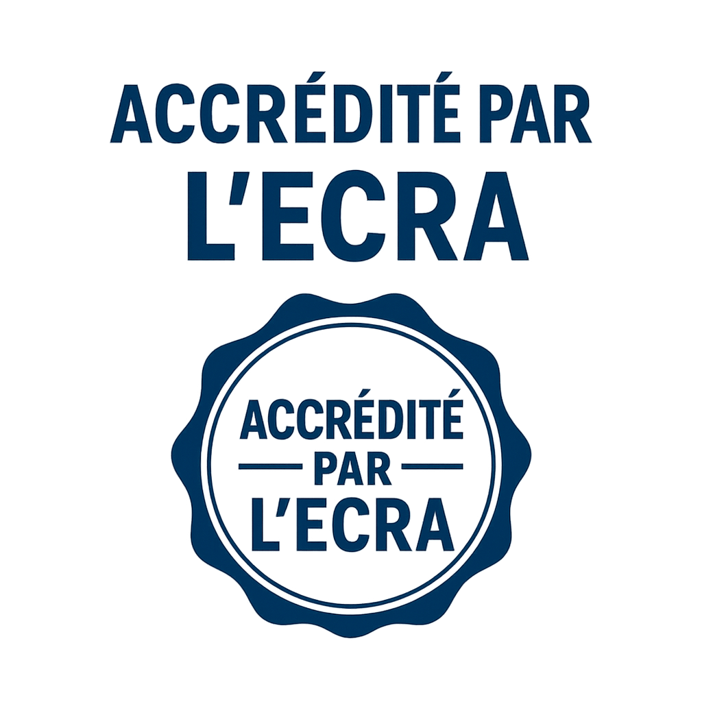 Logo : « Accrédité par L'ECRA » en texte bleu foncé au-dessus d'un emblème bleu et blanc.