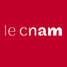 Texte blanc « le cnam » sur fond rouge.