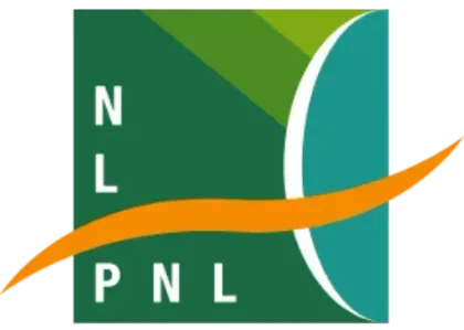 Logo avec l'inscription « NL PNL » en blanc dans un carré vert foncé, une forme turquoise et une vague orange.