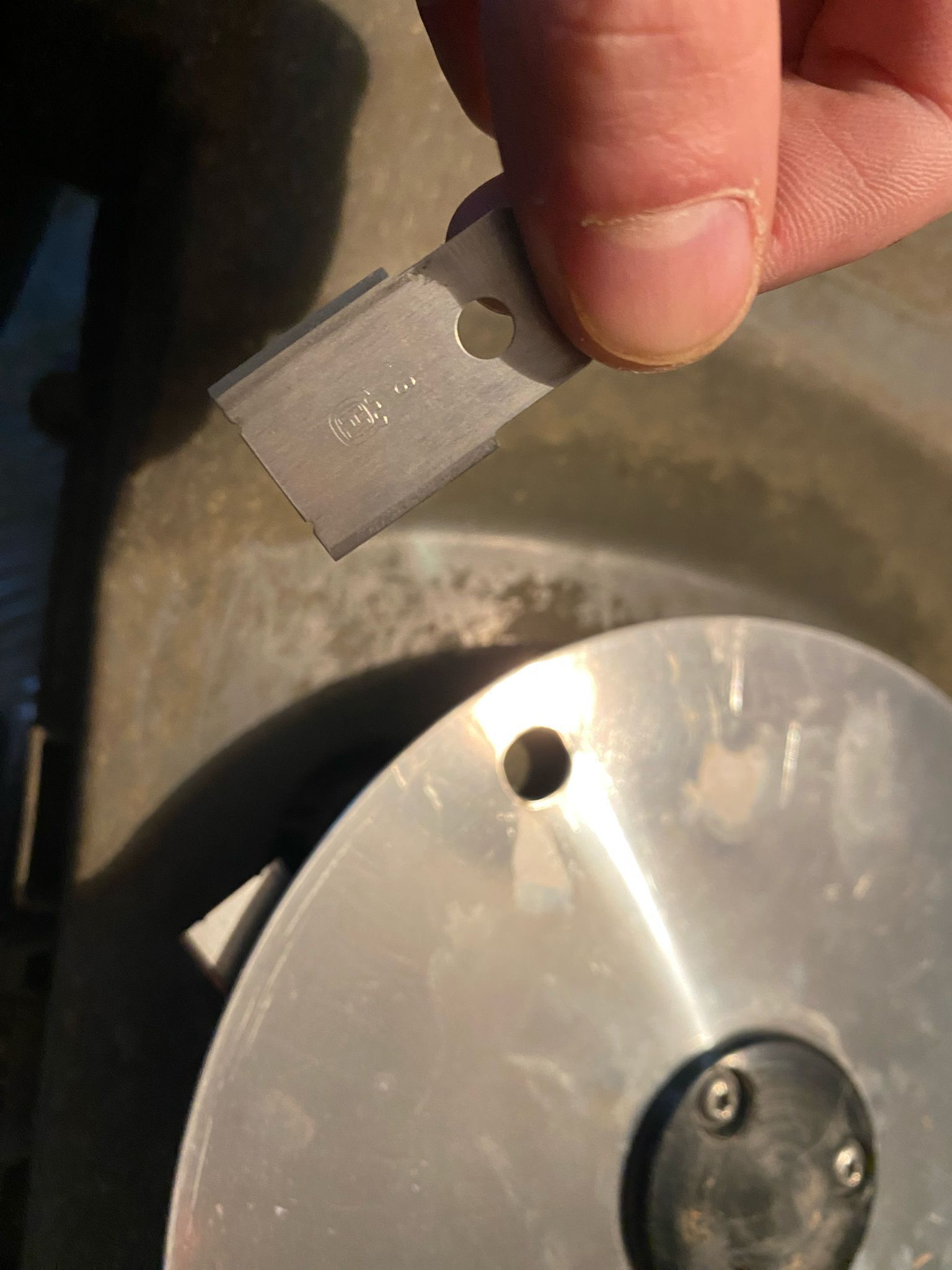 Lame tondeuse à gazon