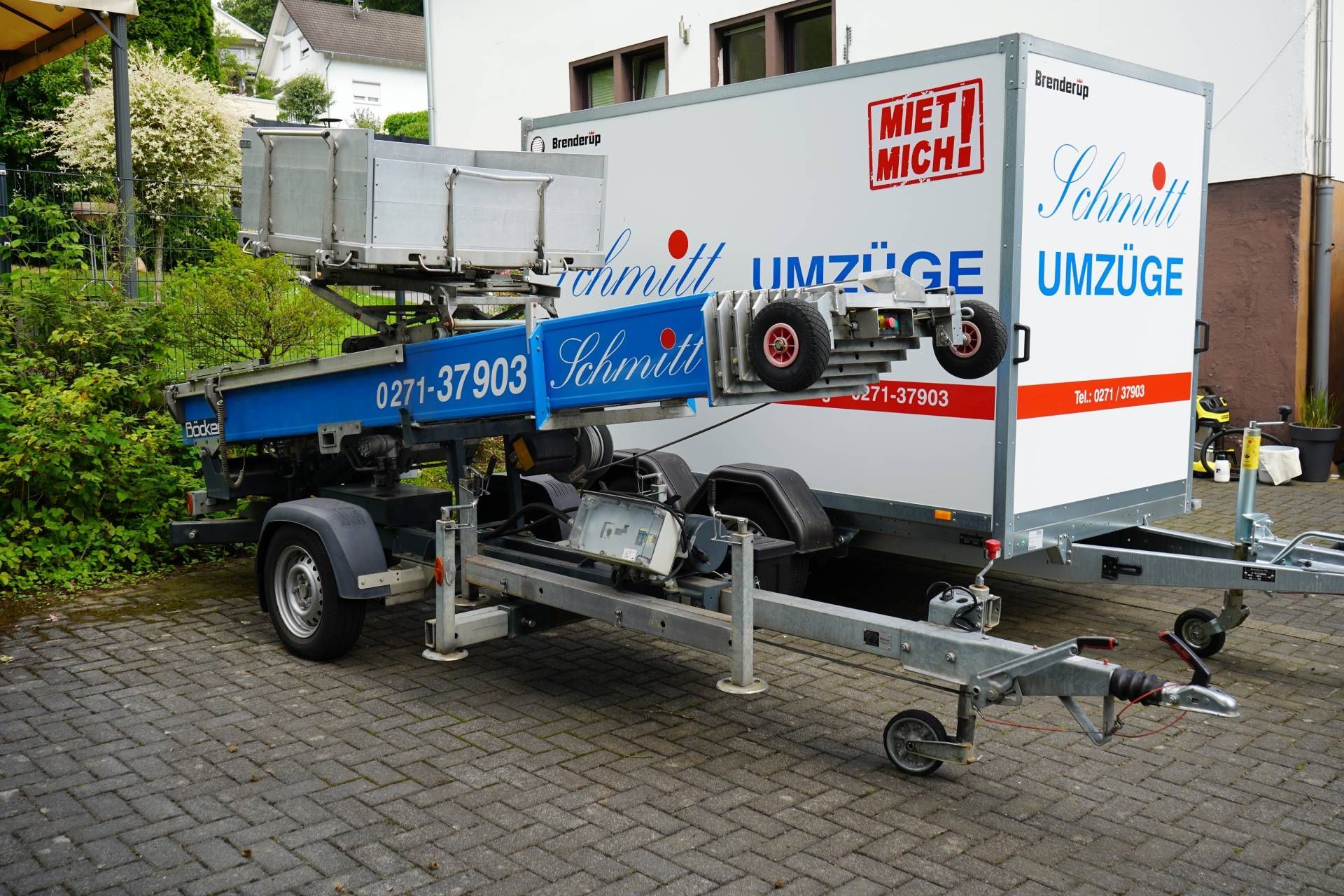 Ein Anhänger von Schmitt-Umzüge