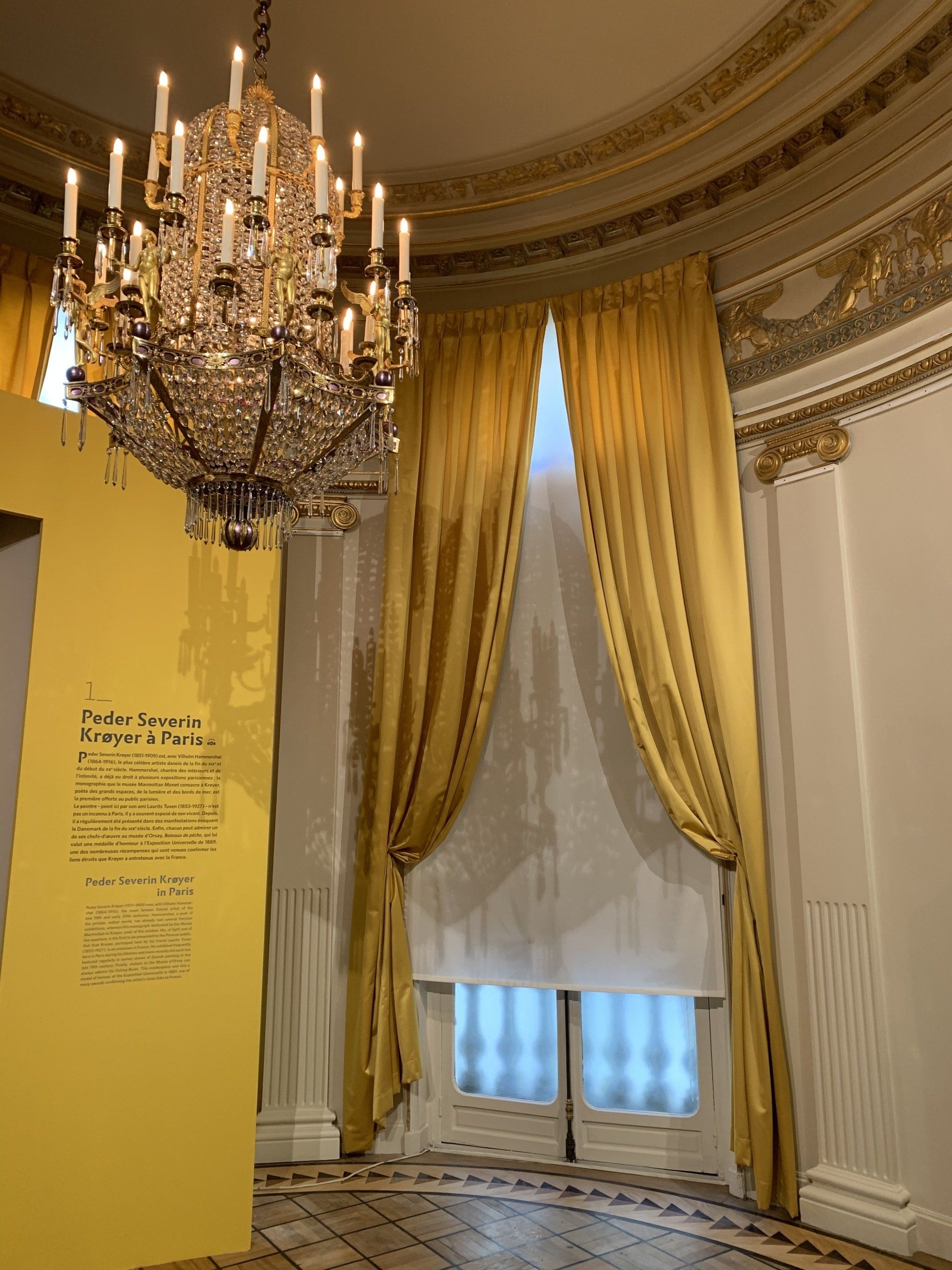 Rideaux en tissu jaune