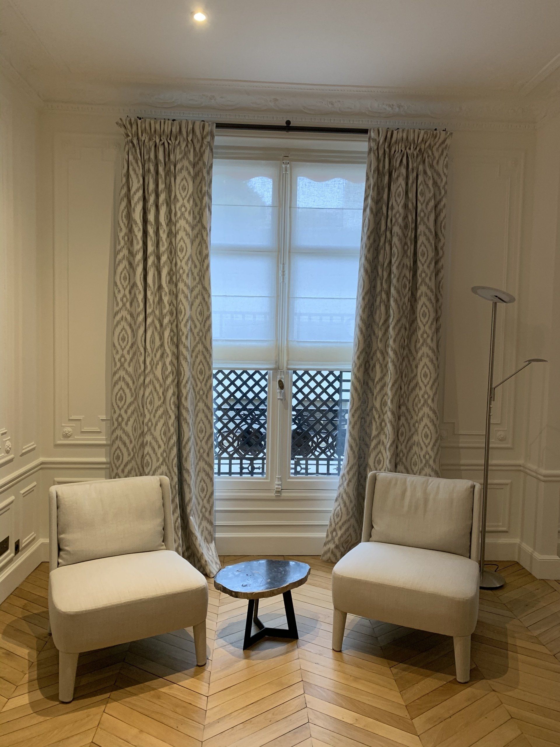 Fauteuils en tissu blanc