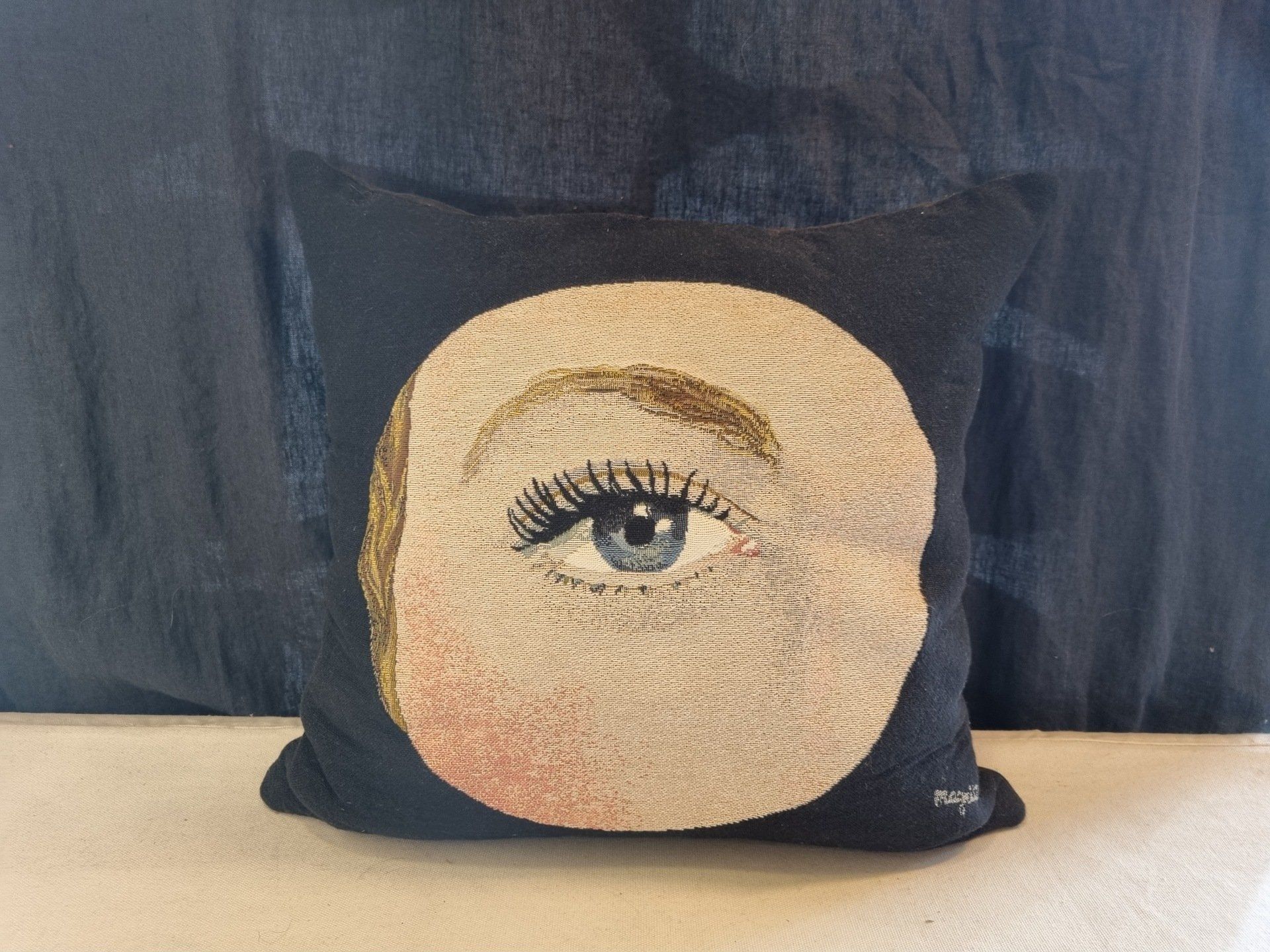 Coussin motif visage