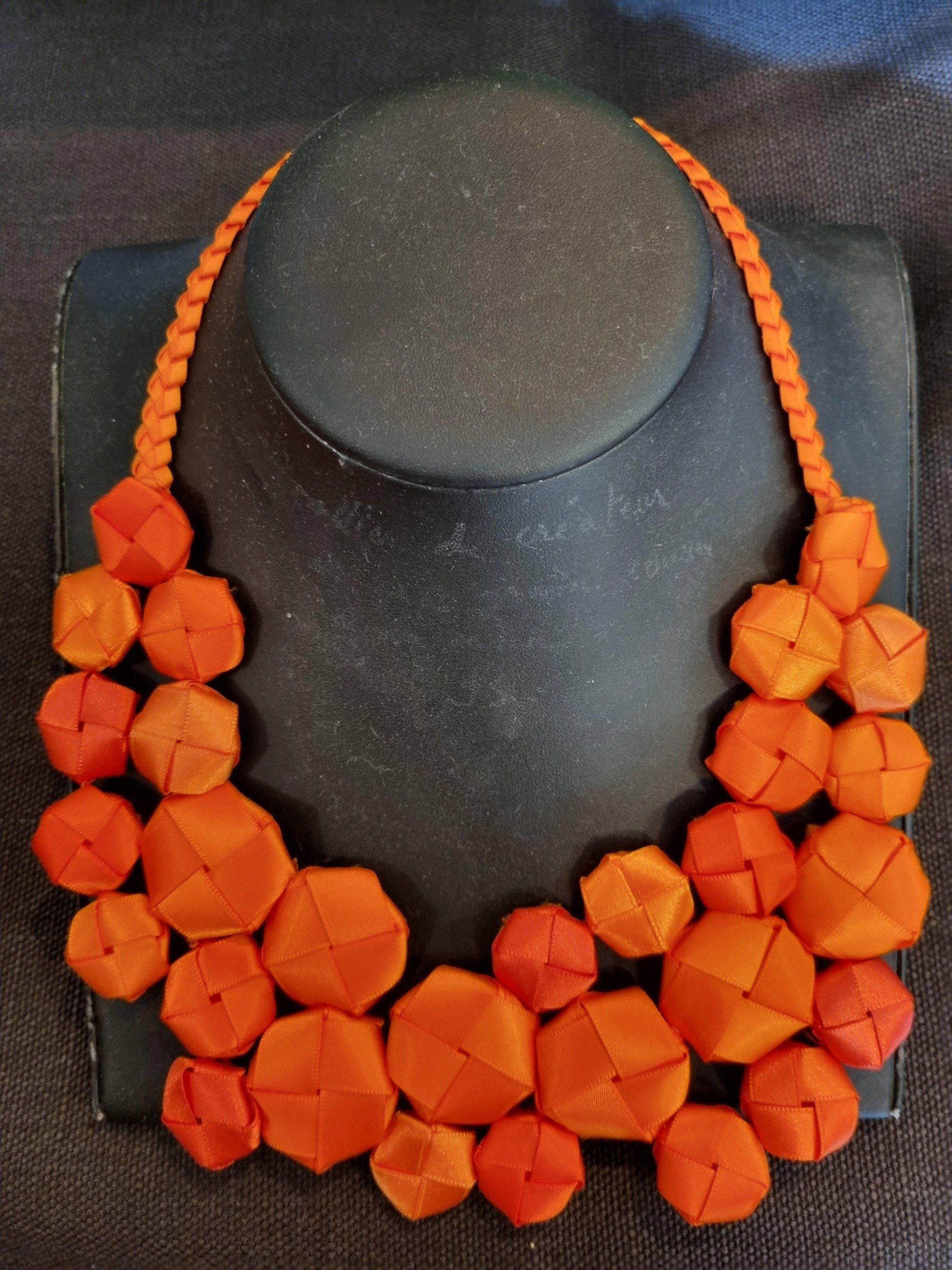 Collier orange