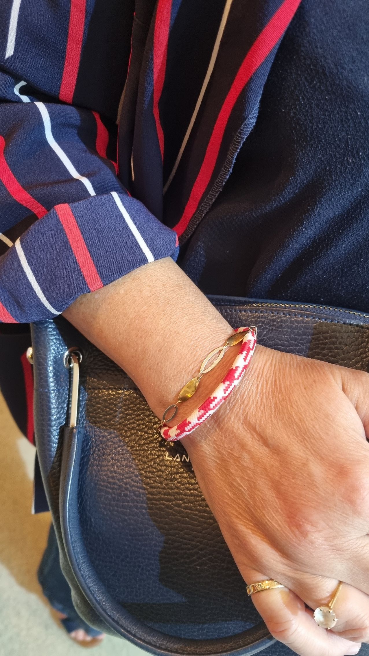 Bracelet aimanté blanc et rouge