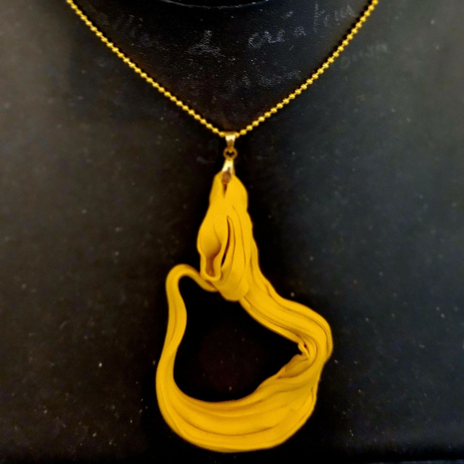 Pendentif jaune
