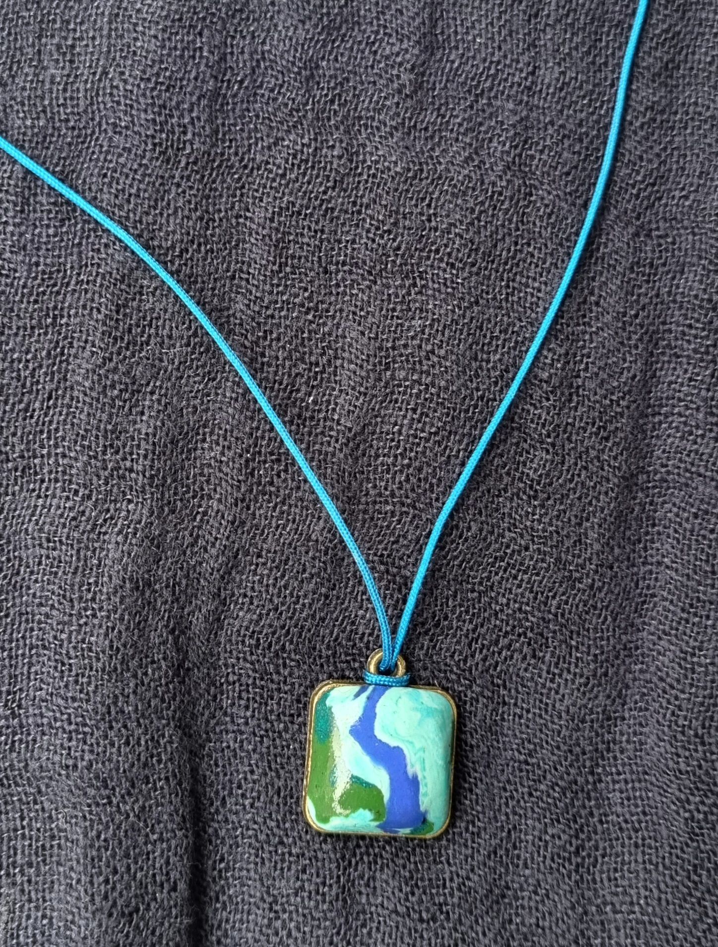 Pendentif bleu turquoise polymère