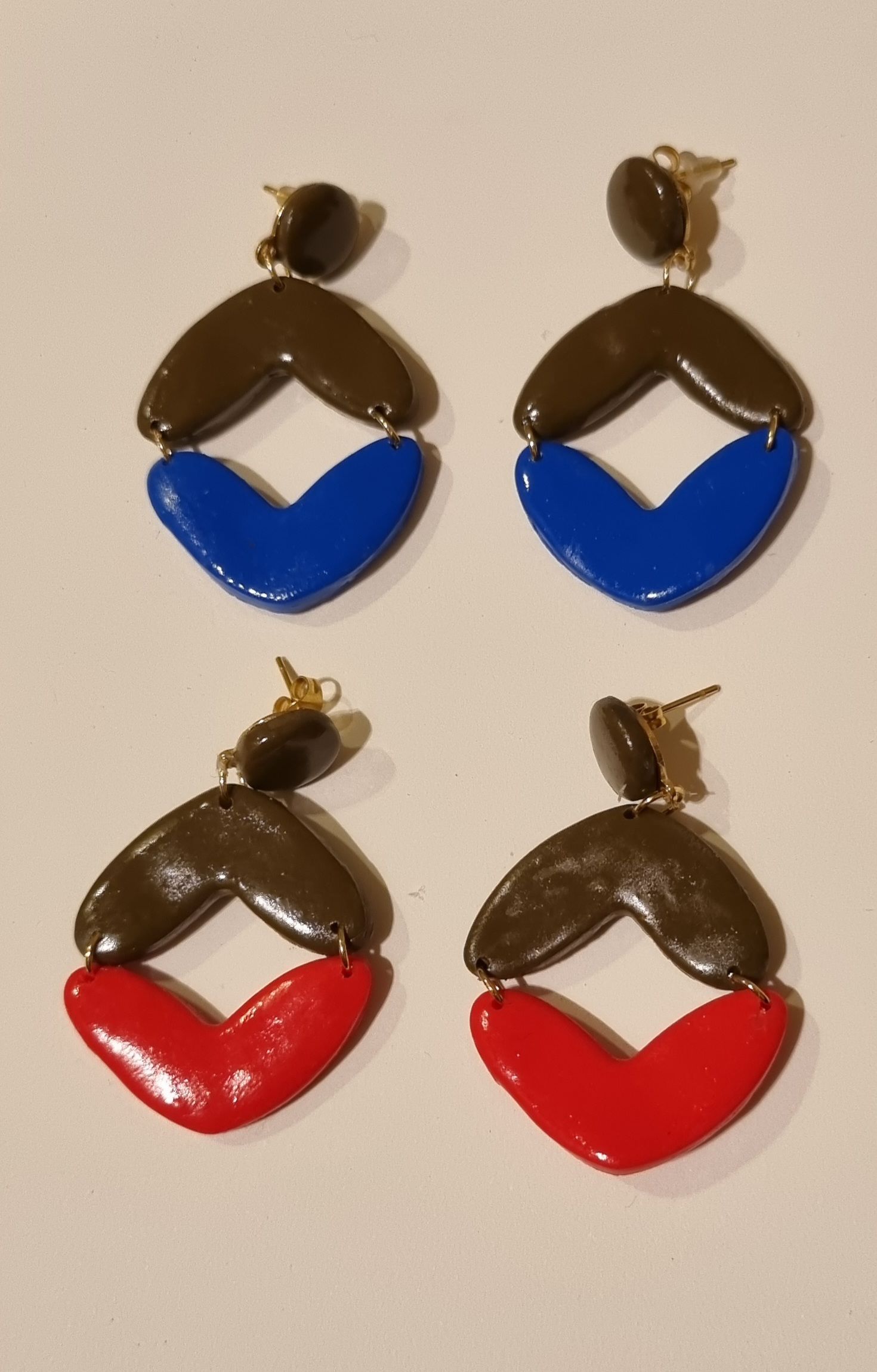 Boucles d'oreilles bleues et marron