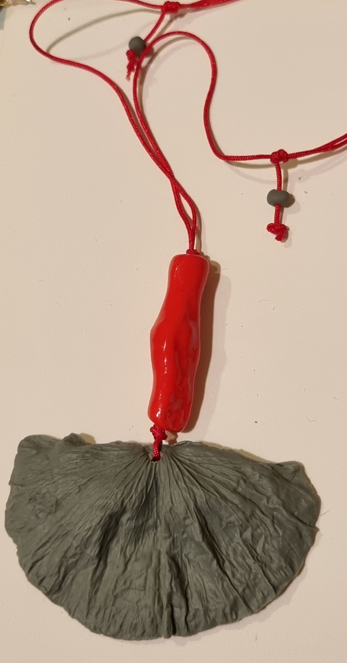 Pendentif rouge polymère