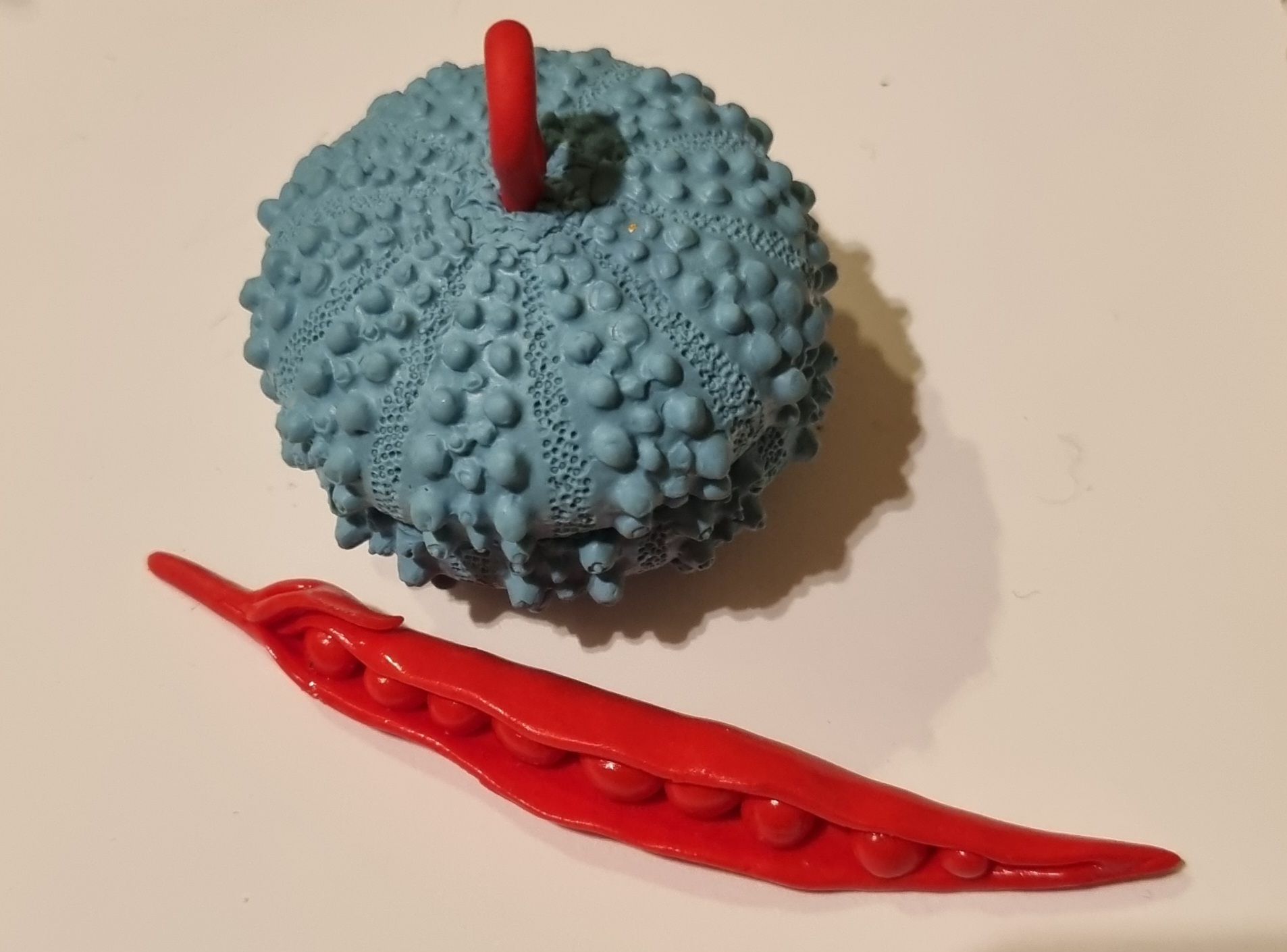 Porte-couteau en polymère orange et boîte surprise assortie