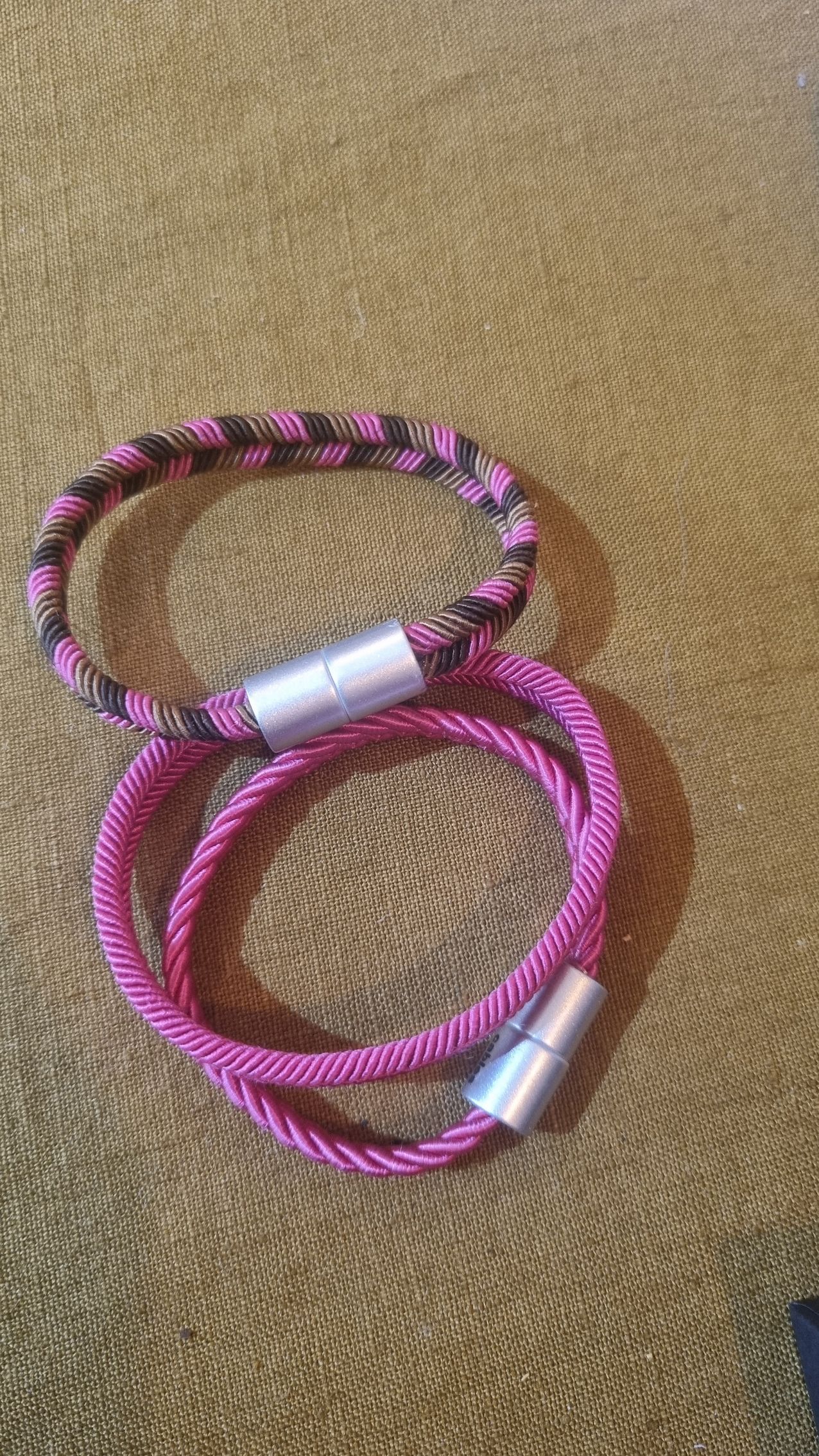 Bracelets aimantés rose