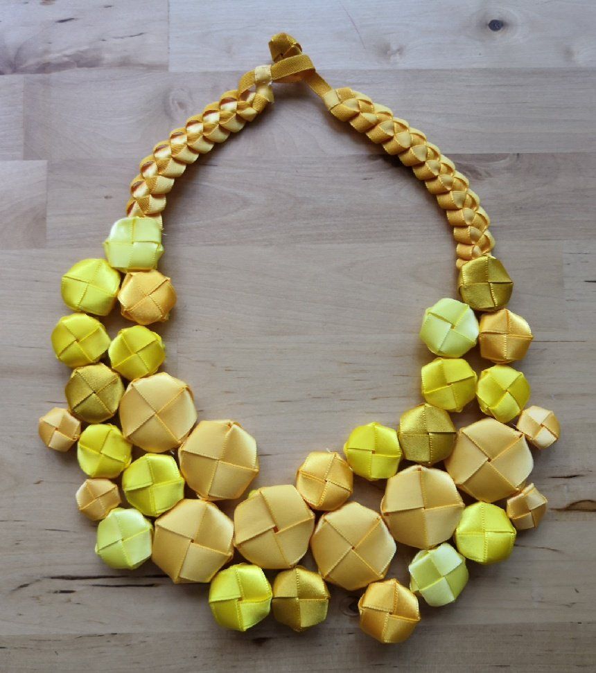 Collier jaune fait main