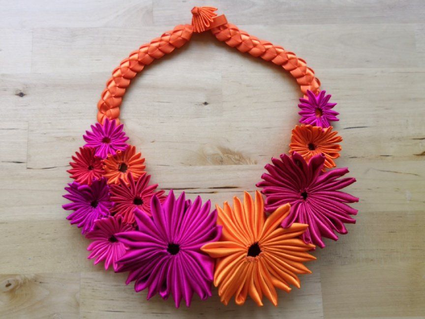 Collier imitation fleurs