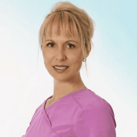 Parcours et expérience de la neurochirurgienne - Cabinet Sanador, Dr. Nora Sandu
