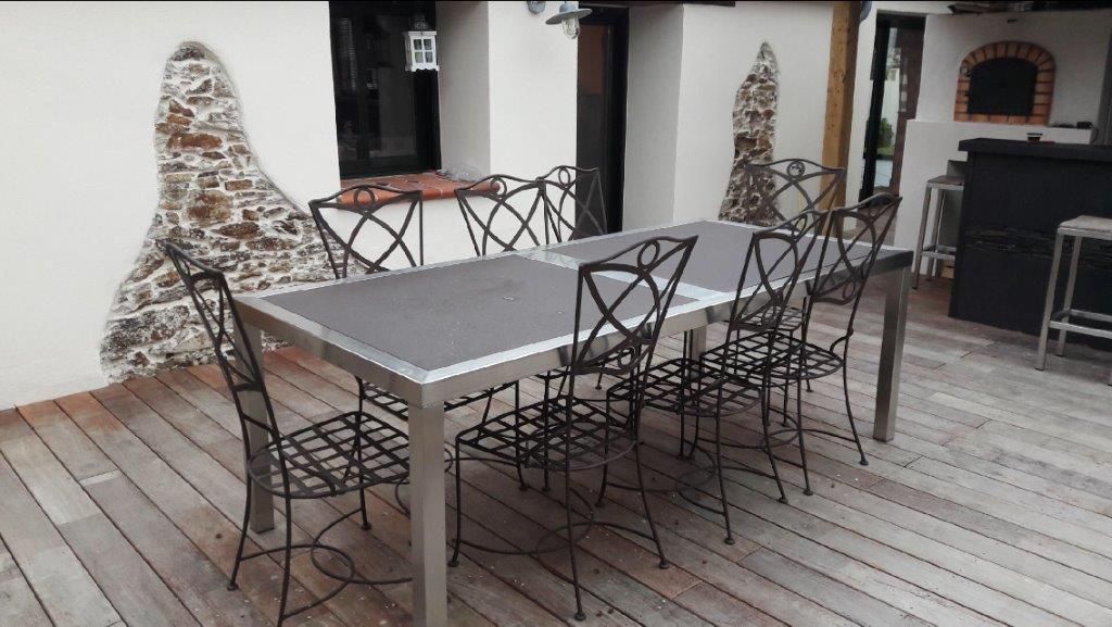 Photos de mobilier fait sur-mesure de table extérieur 