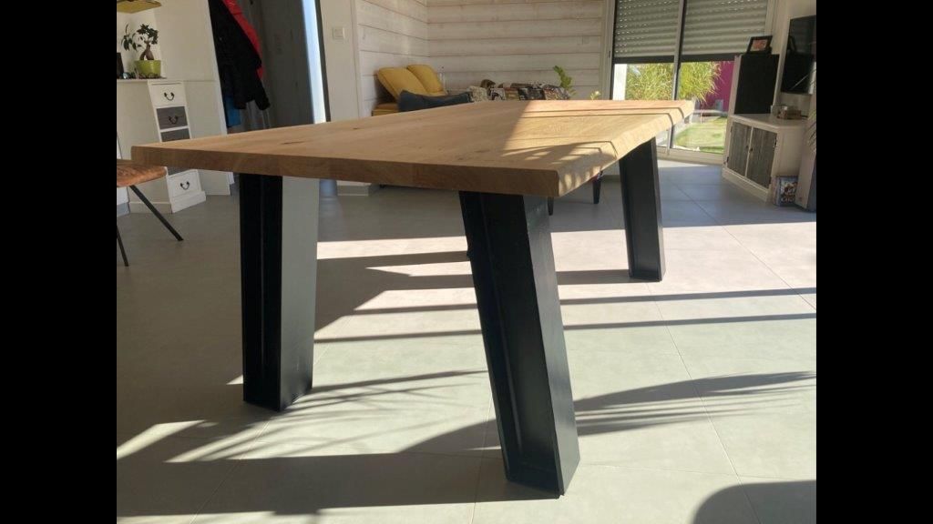 Photos de mobilier fait sur-mesure de table 