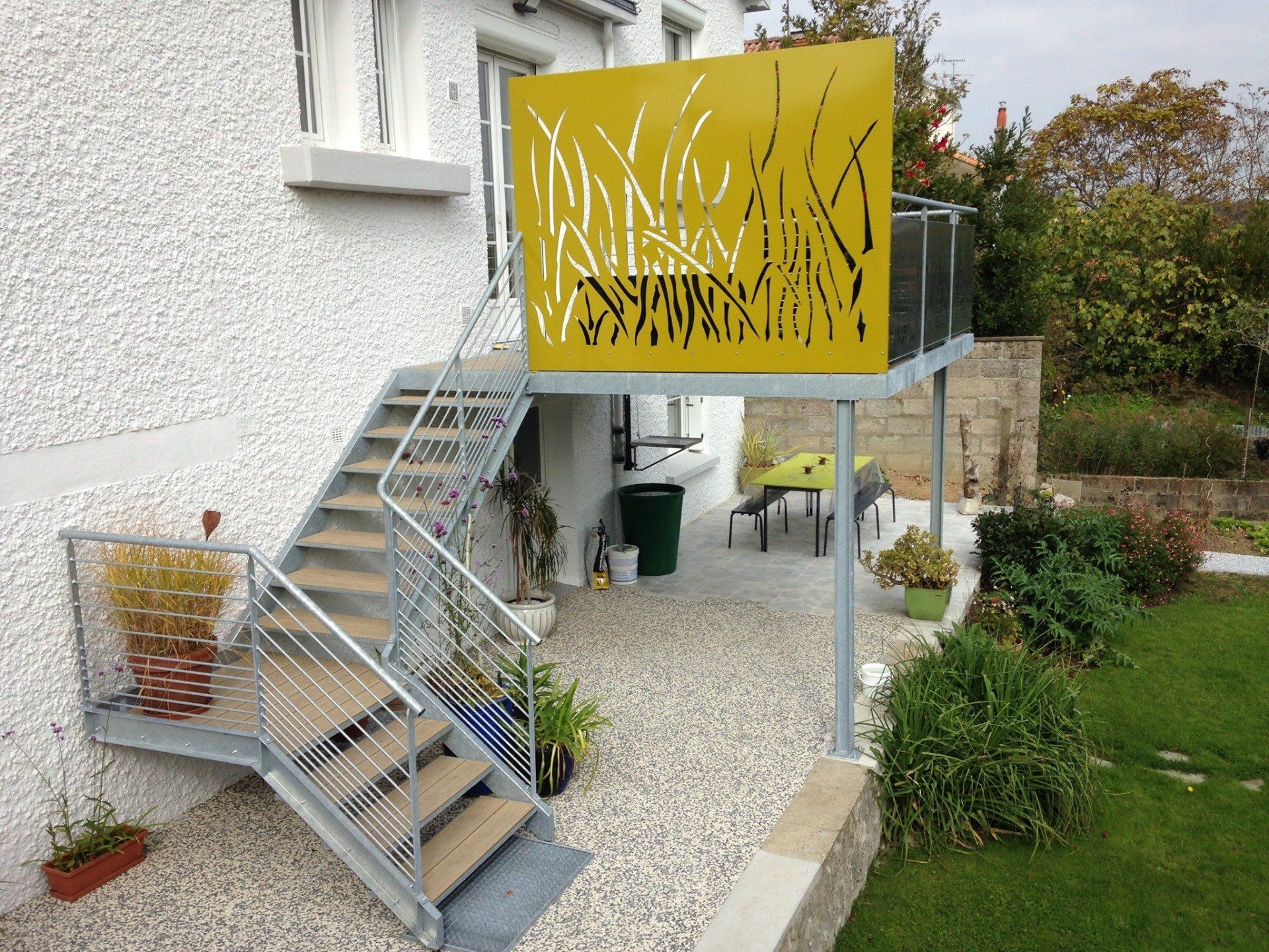 Garde-corps et pose d'escalier en métal