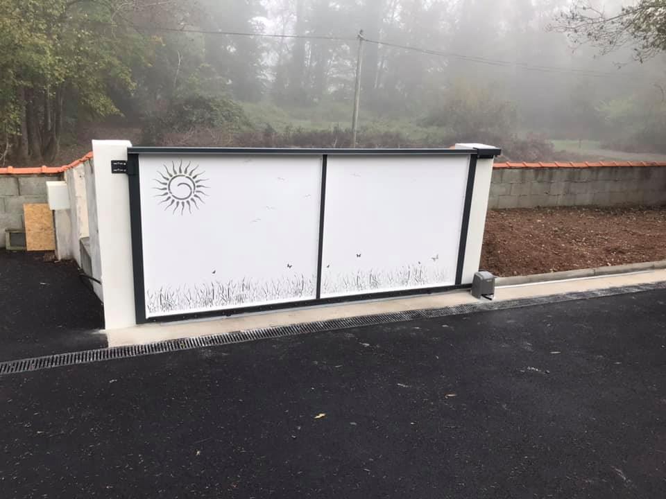 Portail avec motifs personnalisés