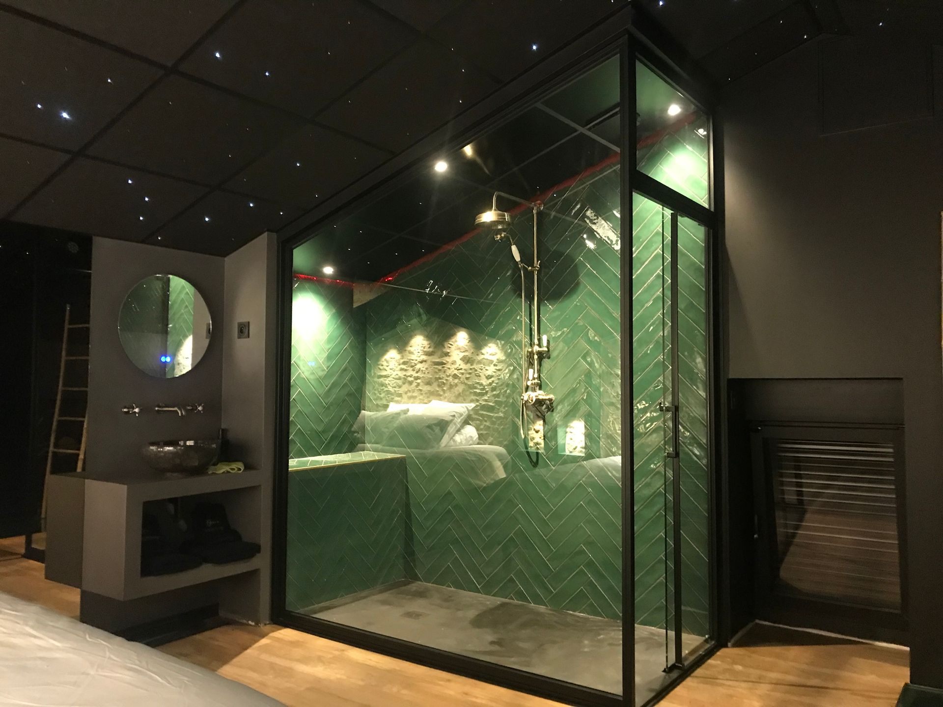 Douche avec cloison vitrée