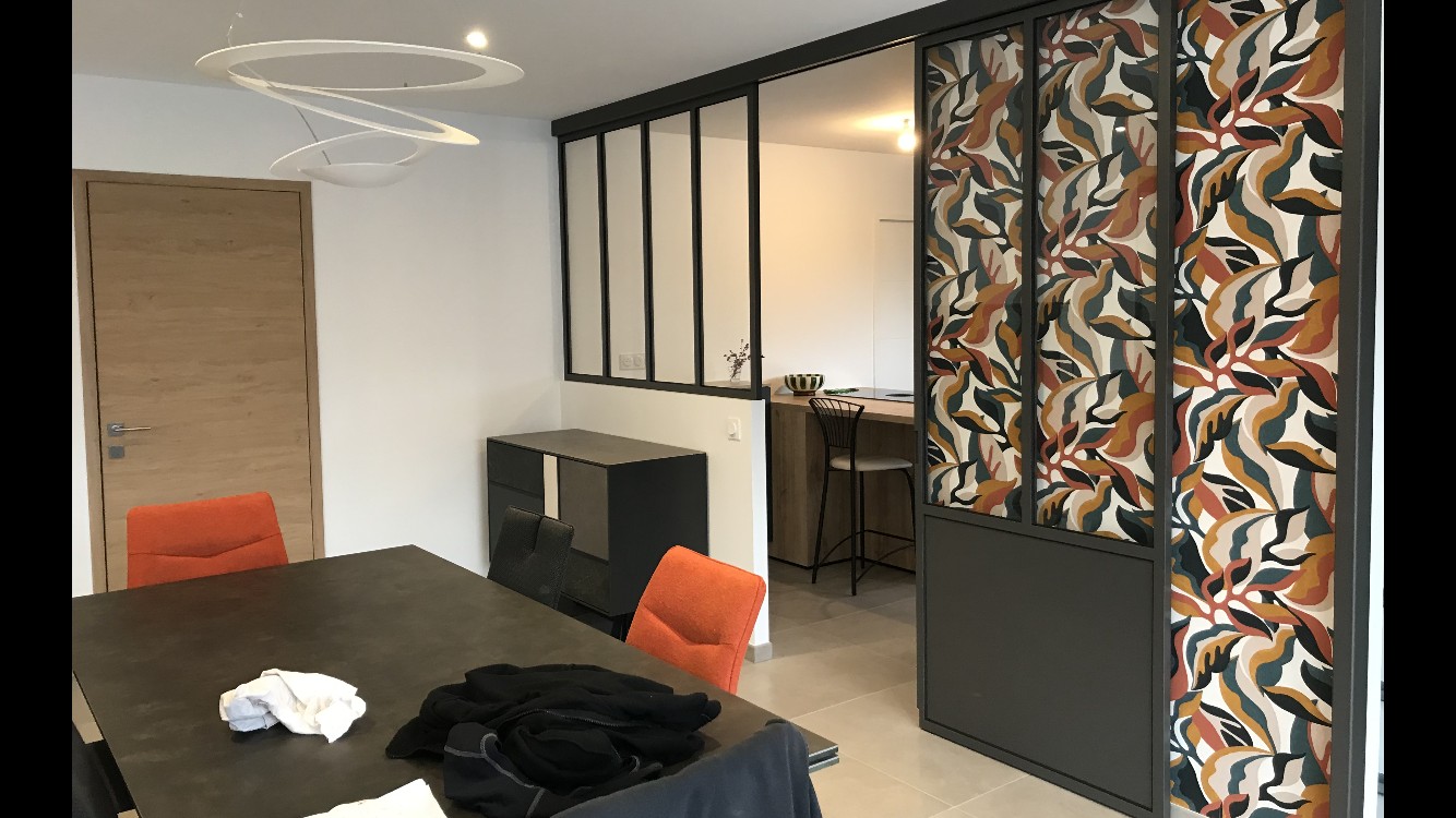 Fenêtre intérieure dans un bureau 