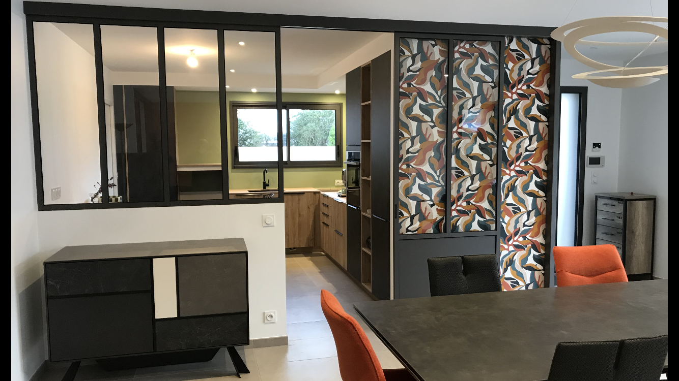 Cloison de verre dans un bureau 