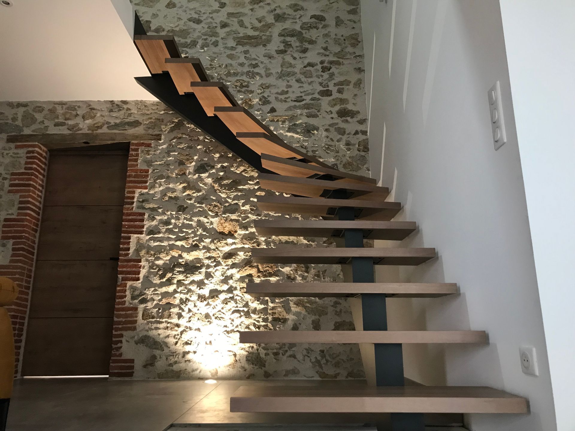 Escalier central désaxé RB Projet Métal