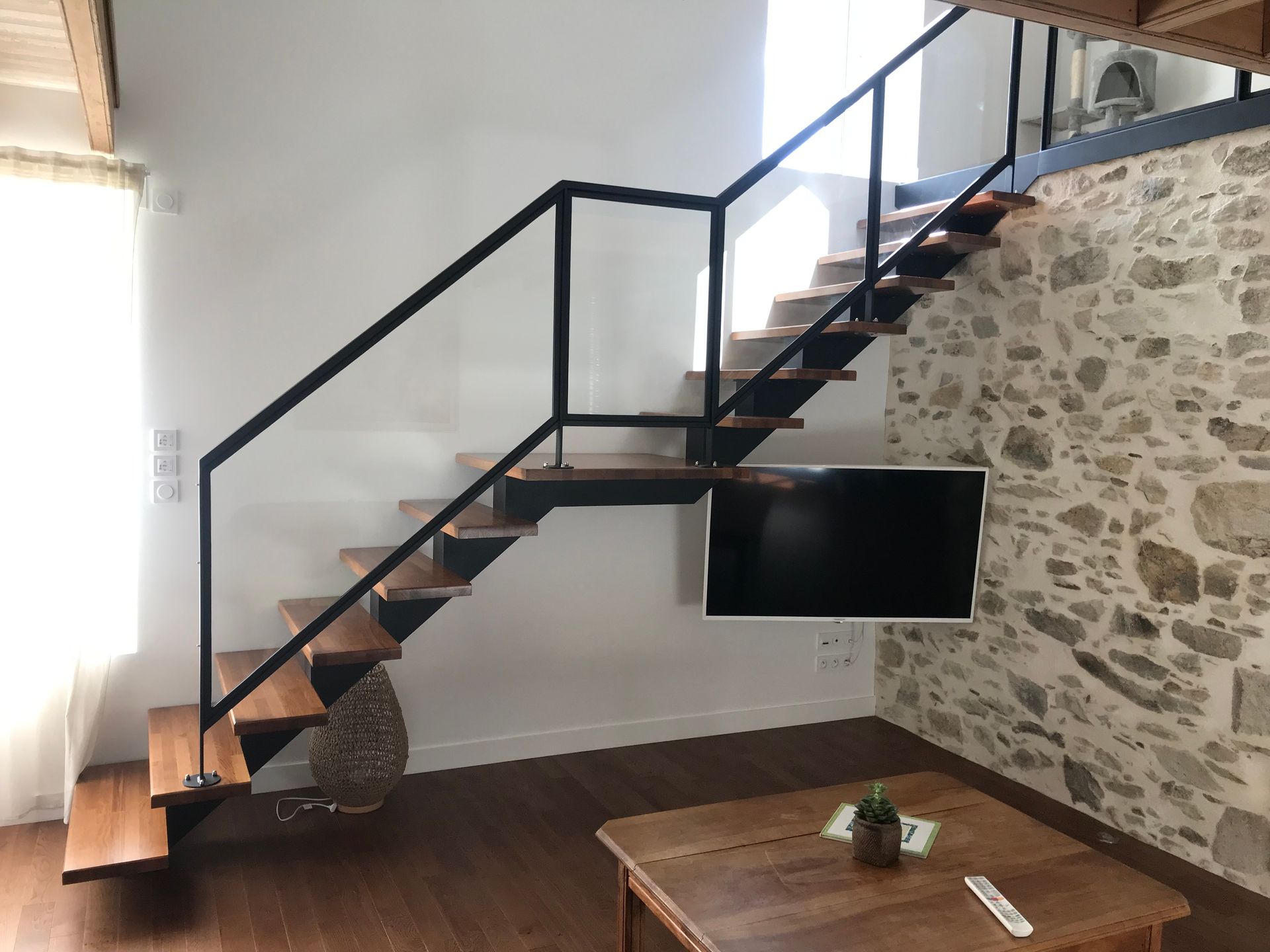 Escalier limon central avec marche palier intermediaire