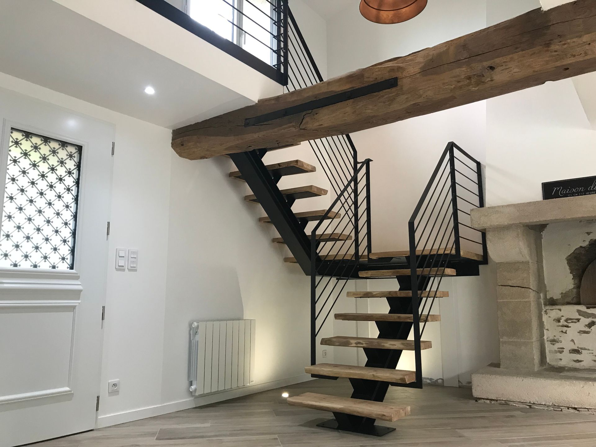 Escalier bois et metal limon central RB Projet Métal