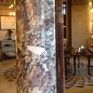 Cristallisation et lustrage de colonne de marbre