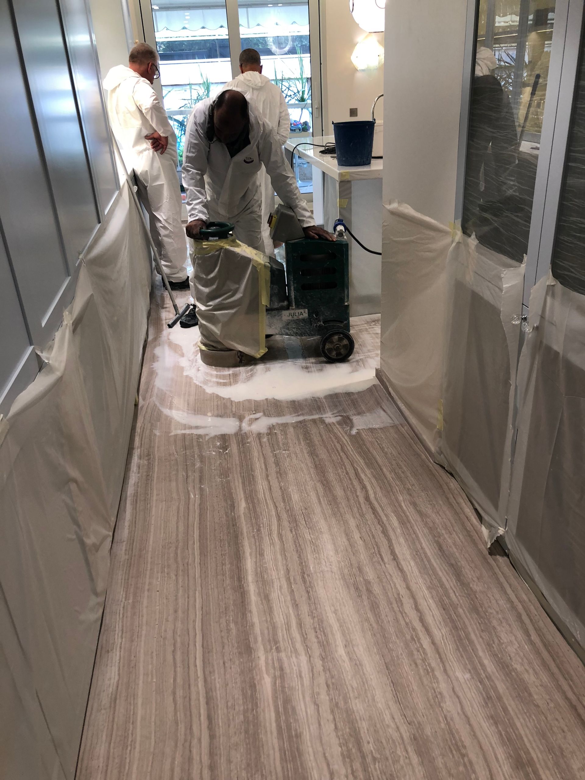 Ponçage de parquet couloir