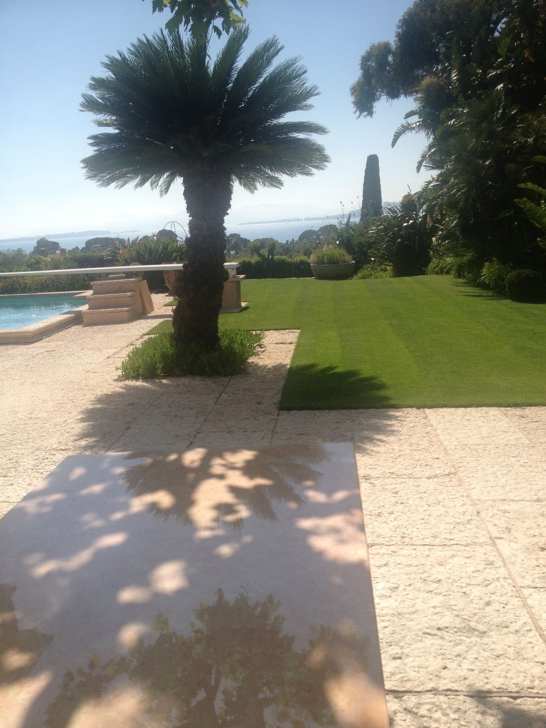 Ponçage de marbre tour de piscine à Nice