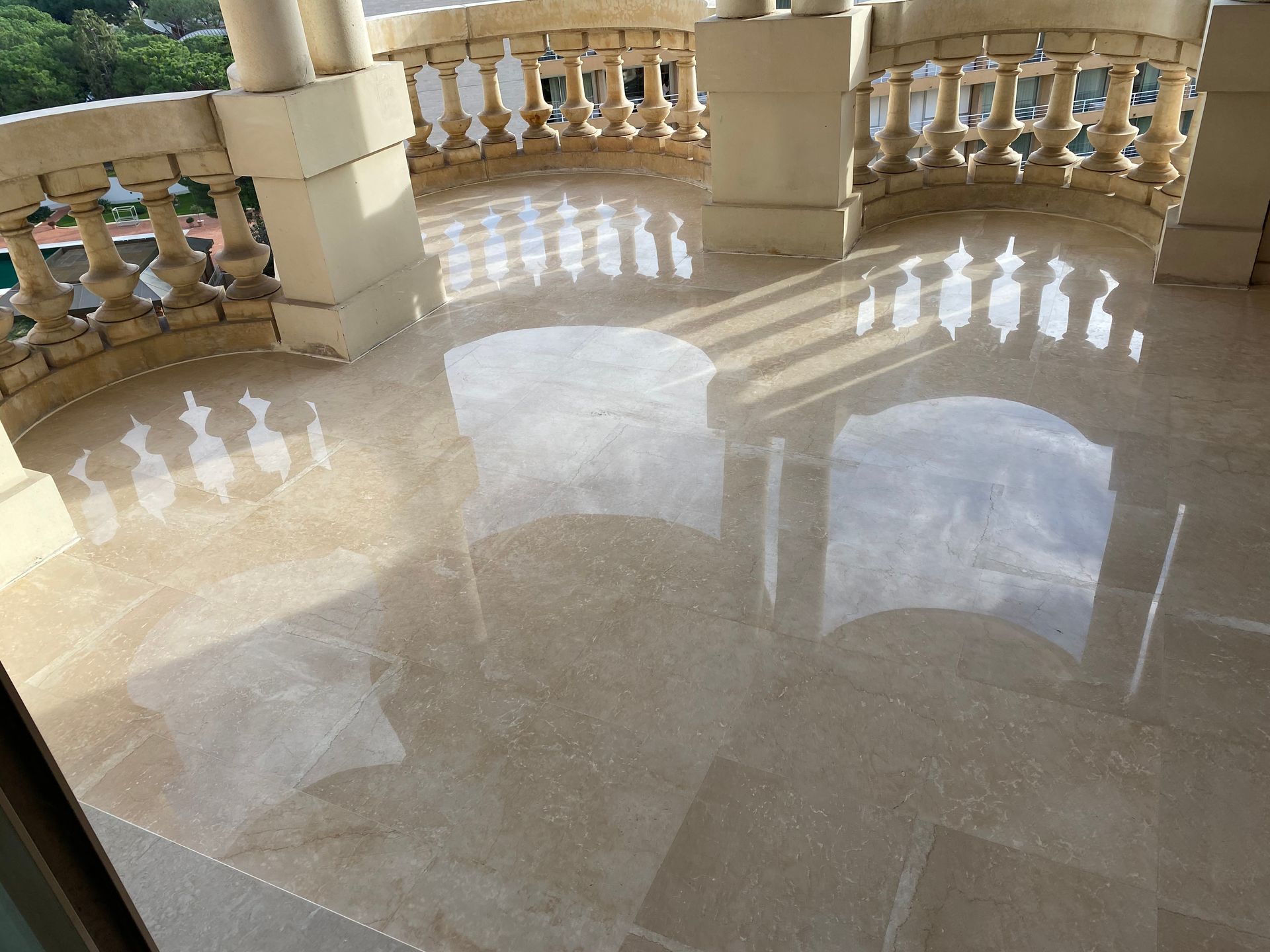 Ponçage et lustrage de balcon