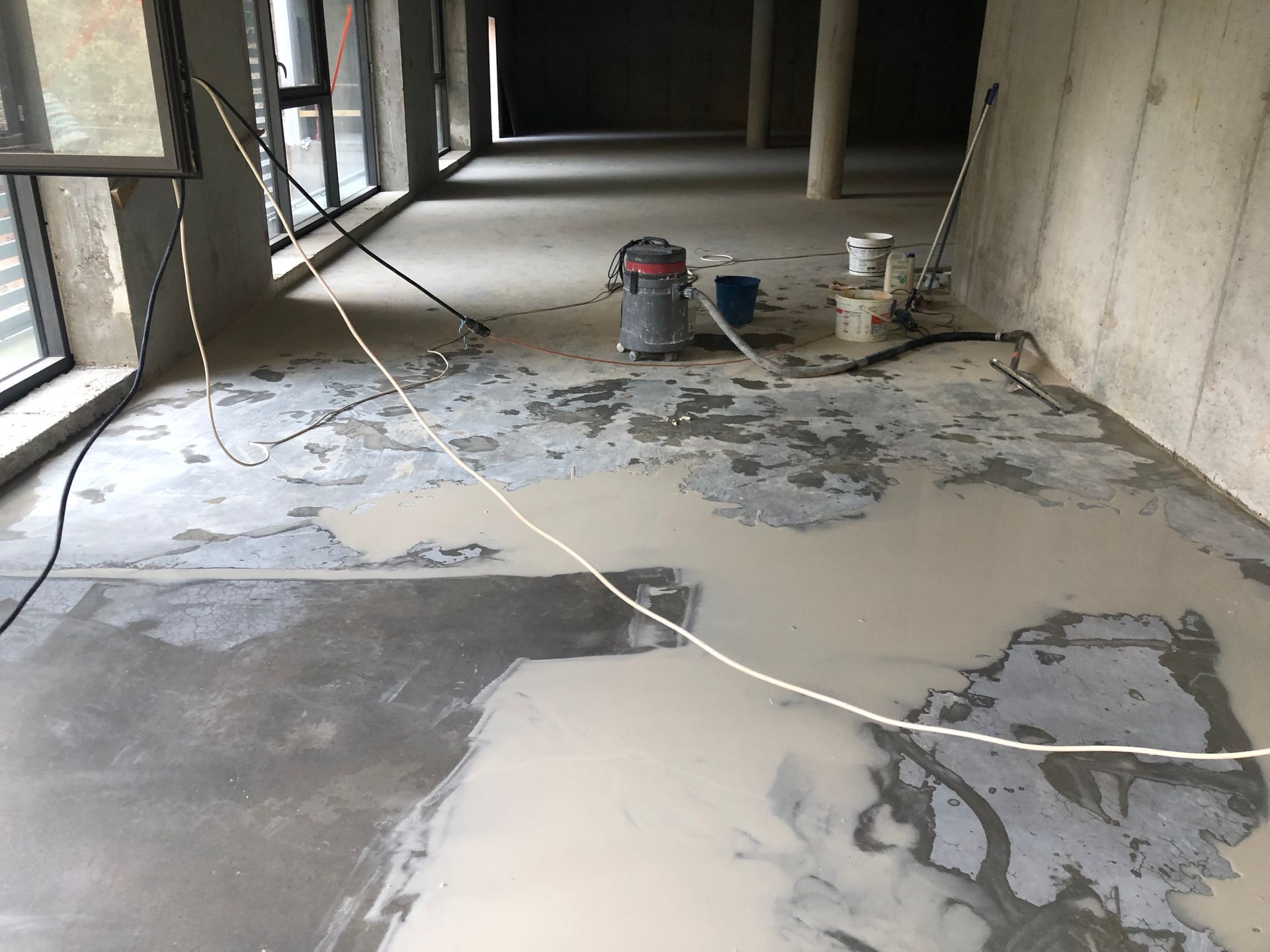 Ponçage de revêtement de sol