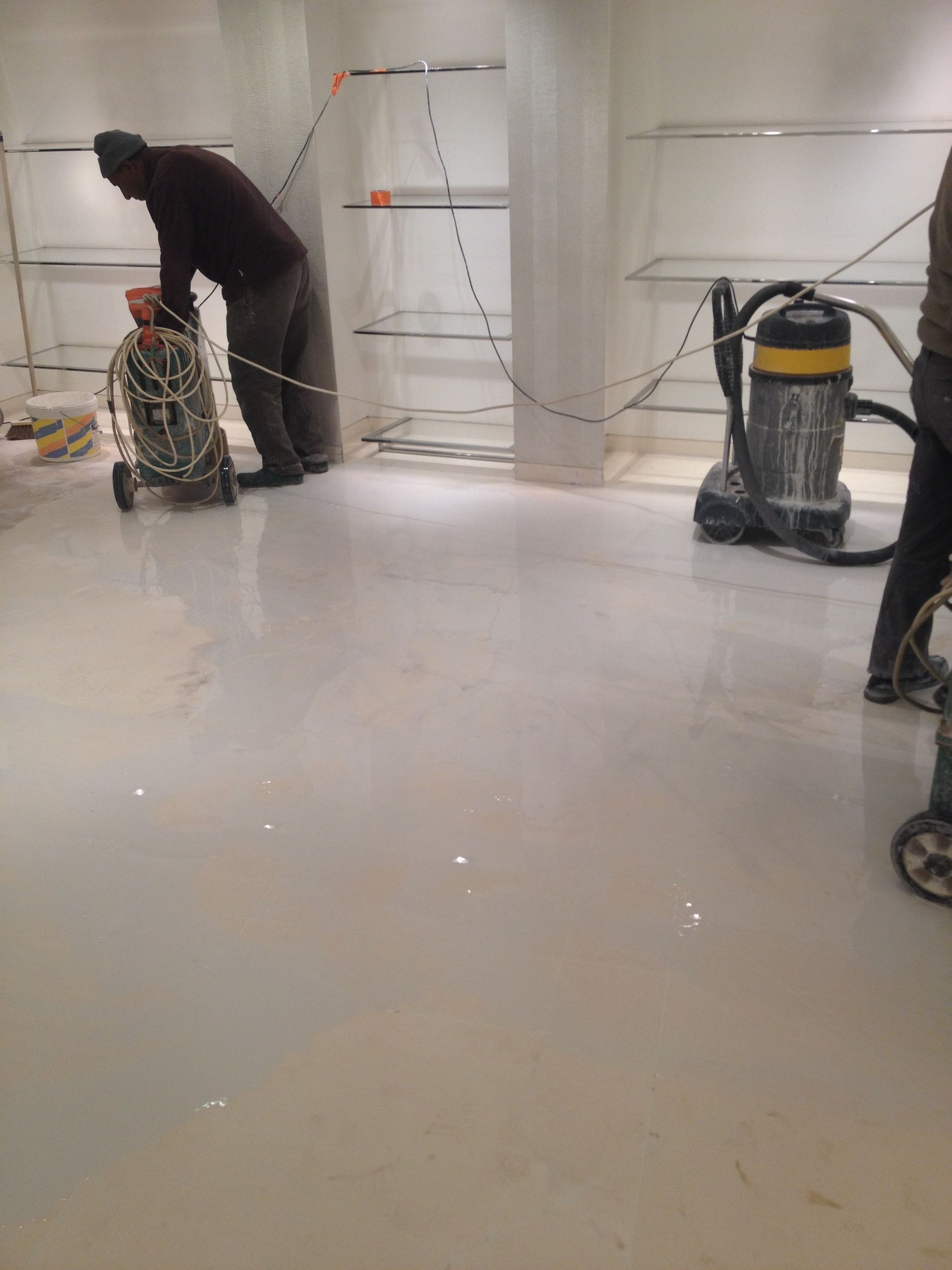 Ponçage de marbre enseigne de luxe